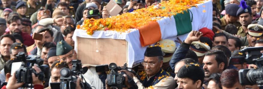 शहीद जांबाज मोहन लाल रतूड़ी की अंतिम विदाई में छलके आंसू, सीएम त्रिवेंद्र रावत समेत कई नेता हुए शामिल शहीद जांबाज मोहन लाल रतूड़ी की अंतिम विदाई में छलके आंसू, सीएम त्रिवेंद्र रावत समेत कई नेता हुए शामिल