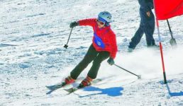 वंदना पंवार ने कड़ी मेहनत और जिद के जरिए स्कीइंग में लहराया परचम, प्रेरणास्रोत बनी पहाड़ की बेटियों के लिए