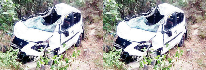 उत्तराखंड : भीषण सड़क हादसे में कार के परखच्चे उड़े, 5 लोग सवार थे इसमें उत्तराखंड : भीषण सड़क हादसे में कार के परखच्चे उड़े, 5 लोग सवार थे इसमें