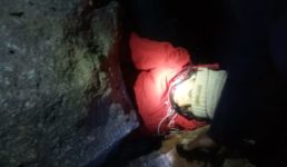 केदारनाथ से ऊपर हिमालय में घूमने निकली महिला वीरान जगह पत्थरों के बीच फंसी, फिर क्या हुआ पढ़िए