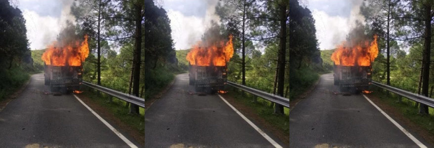 उत्तराखंड में चलते वाहन में लगी आग, चालक ने खुद को बचाया, जिसने देखा दहशत में आ गया