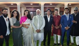 पीएम मोदी की बॉलीवुड कलाकारों से मुलाकात, कहा गांधी और गांधीवाद पर बनाएं सीरियल और फिल्में