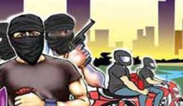 Uttarakhand बैंक के काउंटर से 22 लाख की लूट से हड़कंप, पिस्टल से डरा-धमकाकर ले गए नोटों से भरा बैग