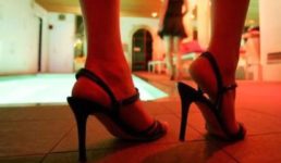 हरिद्वार : लॉज पर छापा, देखकर पुलिसवाले हो गए हैरान