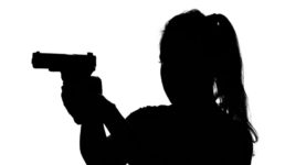 उत्तराखंड में ऐसी पहली घटना, तमंचा दिखा गुंडागर्दी और वसूली करते मिली युवती, इलाके को दहशत में रखा