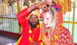 उत्तराखंड : एक संन्यासी का चौंकाने वाला कदम, ऑस्ट्रेलियाई महिला से रचाई शादी, कुटिया में गृहस्थी