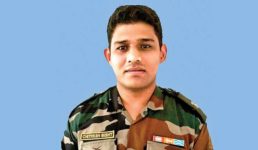 सेना मेडल से सम्मानित हुए शहीद मेजर चित्रेश बिष्ट, सेना दिवस पर दिल्ली में पिता ने लिया मेडल