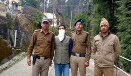 एक सरकारी अधिकारी ने किया ऐसा दुस्साहस, जिस पर आप नहीं करेंगे यकीन, पूरा मामला आपको हैरान कर देगा Uttarakhand News