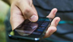 पिता ने नहीं खरीदा मोबाइल तो बेटे ने उठाया चौंकाने वाला कदम, पुलिस को रोकना पड़ा, घटना पर इलाके में हो रही खूब चर्चा