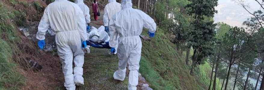 Uttarakhand पहाड़ पर एसडीआरएफ रेस्क्यू की ये तस्वीरें दिल जीत लेंगी आपका, आपदा के अलावा भी लोगों के दर्द में है शरीक Uttarakhand पहाड़ पर एसडीआरएफ रेस्क्यू की ये तस्वीरें दिल जीत लेंगी आपका, आपदा के अलावा भी लोगों के दर्द में है शरीक