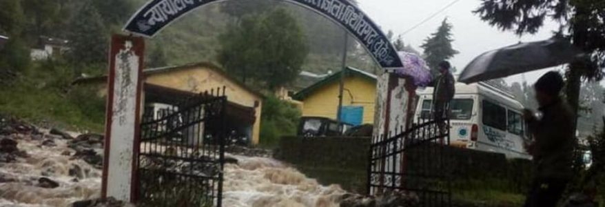 तस्वीरों में देखिए पहाड़ पर बारिश का पहला कहर, पिथौरागढ़ के मुन्स्यारी से एक्सक्लुसिव तस्वीरों में देखिए पहाड़ पर बारिश का पहला कहर, पिथौरागढ़ के मुन्स्यारी से एक्सक्लुसिव