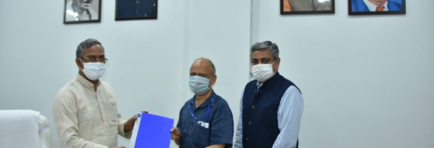 ﻿ऊधमसिंहनगर में ग्रीनफील्ड एयरपोर्ट की प्री-फिजीबिलीटी रिपोर्ट मुख्यमंत्री को सौंपी, 1100 एकड़ भूमि चिन्हित हुई है यहां
