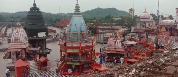 हरिद्वार में हरकी पैड़ी के पास बिजली गिरी, बदरीनाथ हाइवे चमोली में बना हुआ असुरक्षित हरिद्वार में हरकी पैड़ी के पास बिजली गिरी, बदरीनाथ हाइवे चमोली में बना हुआ असुरक्षित