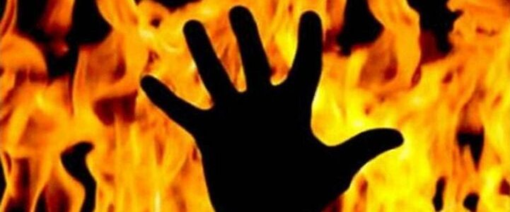 Uttarakhand गोद में बच्चा और महिला ने खुद पर लगा ली आग, इलाके में मचा हड़कंप