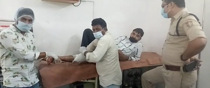 Uttarakhand कचहरी में वकील को मारी गोली, घटना के बाद इलाके में दहशत का माहौल Uttarakhand कचहरी में वकील को मारी गोली, घटना के बाद इलाके में दहशत का माहौल