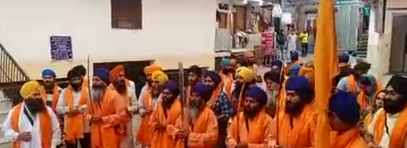 Uttarakhand हेमकुंड साहिब कपाट खुलने से पहले पंच प्यारों की अगुवाई में पहला जत्था गोविंदघाट से रवाना Uttarakhand हेमकुंड साहिब कपाट खुलने से पहले पंच प्यारों की अगुवाई में पहला जत्था गोविंदघाट से रवाना
