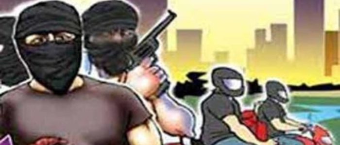Uttarakhand : गोली मारकर 16 लाख रुपए की लूट, बुलेट मोटरसाइकिल पर आए थे बदमाश