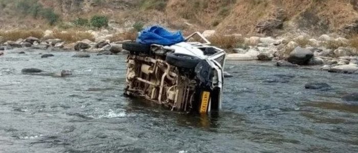 Uttarakhand नदी में गिरा यात्री वाहन, 2 लोगों की मौत, 6 लोग घायल