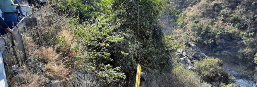 Uttarakhand मोटरसाइकिल के खाई में गिरने से 2 लोगों की मौत, बाइक के उड़े परखच्चे Uttarakhand मोटरसाइकिल के खाई में गिरने से 2 लोगों की मौत, बाइक के उड़े परखच्चे