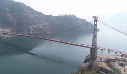 देश के सबसे लम्बे भारी वाहन झूला पुल डोबरा-चांठी पर शुरू हुआ यातायात, मुख्यमंत्री ने निर्माण में देरी के लिए दुख जताया