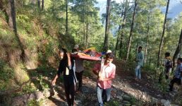 Uttarakhand जब एक DM ने देखा तड़पती गर्भवती महिलाओं को डोली में लाने का दर्द, फिर क्या हुआ पढ़ें