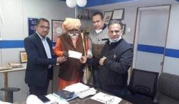 60 साल से गुफा में रह रहे थे बाबा, राम मंदिर निर्माण को दिया 1 करोड़ का चेक