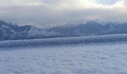 पिथौरागढ़ : मुनस्यारी में बर्फबारी की शानदार तस्वीरें और वीडियो, किसानों और होटल व्यवसायियों के चेहरे खिले