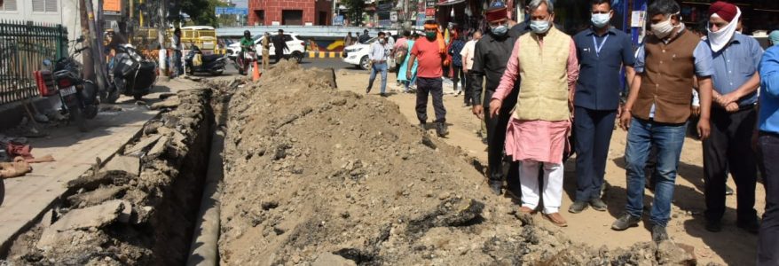 देहरादून : अचानक स्मार्ट सिटी के कार्यों का निरीक्षण करने पहुंचे मुख्यमंत्री, अधिकारियों में मचा हड़कंप देहरादून : अचानक स्मार्ट सिटी के कार्यों का निरीक्षण करने पहुंचे मुख्यमंत्री, अधिकारियों में मचा हड़कंप