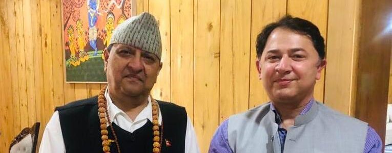 हरिद्वार महाकुंभ में नेपाल के राजा ज्ञानेंद्र बीर विक्रम शाह भी पहुंचे, संतों के सानिध्य में की पूजा-अर्चना हरिद्वार महाकुंभ में नेपाल के राजा ज्ञानेंद्र बीर विक्रम शाह भी पहुंचे, संतों के सानिध्य में की पूजा-अर्चना