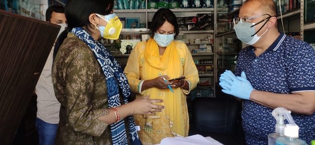 हल्द्वानी और नैनीताल में जब पड़े ऑक्सीजन और दवा दुकानों में छापे, हैरान करने वाले तथ्य आए सामने हल्द्वानी और नैनीताल में जब पड़े ऑक्सीजन और दवा दुकानों में छापे, हैरान करने वाले तथ्य आए सामने