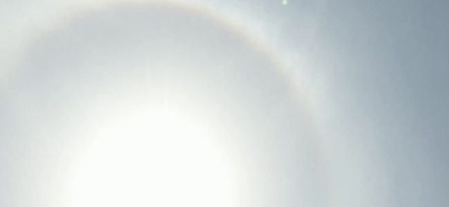 चमत्कार : शाही स्नान पर हर की पैड़ी के ऊपर सूर्य के चारों ओर बनी कुम्भ की आकृति, कौतूहल, पूरी खबर पढ़ें चमत्कार : शाही स्नान पर हर की पैड़ी के ऊपर सूर्य के चारों ओर बनी कुम्भ की आकृति, कौतूहल, पूरी खबर पढ़ें