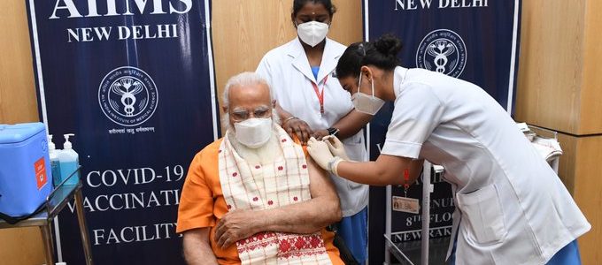 पीएम मोदी ने कोरोना वैक्सीन की दूसरी खुराक ली, वहीं अब कार्यालयों में भी लग सकेगा टीका पीएम मोदी ने कोरोना वैक्सीन की दूसरी खुराक ली, वहीं अब कार्यालयों में भी लग सकेगा टीका