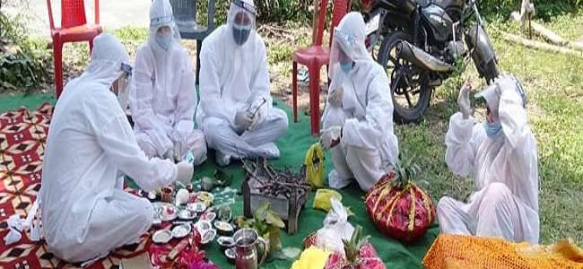 Uttarakhand शादी के फेरों से ठीक पहले दुल्हन निकली कोरोना पॉजिटिव, पढ़िए फिर उसके बाद क्या हुआ Uttarakhand शादी के फेरों से ठीक पहले दुल्हन निकली कोरोना पॉजिटिव, पढ़िए फिर उसके बाद क्या हुआ