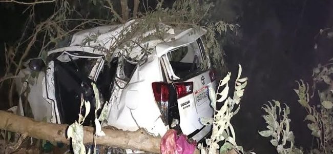 Uttarakhand भीषण दुर्घटना, खाई में गिरी कार, 1 की मौत, 3 घायल Uttarakhand भीषण दुर्घटना, खाई में गिरी कार, 1 की मौत, 3 घायल