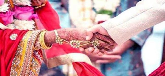 Uttarakhand : 13 साल की लड़की की शादी 52 साल के व्यक्ति से करवा दी, नाबालिग लड़की यूपी से बरामद Uttarakhand : 13 साल की लड़की की शादी 52 साल के व्यक्ति से करवा दी, नाबालिग लड़की यूपी से बरामद