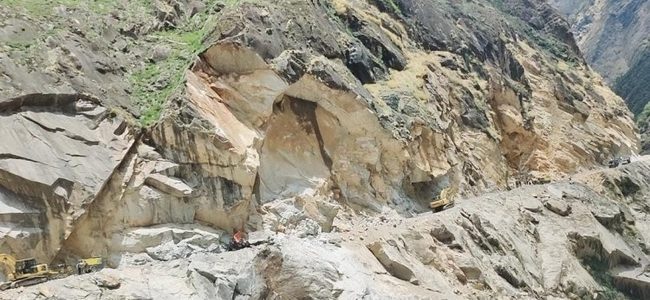 पिथौरागढ़ : चीन सीमा पर जेसीबी के ऊपर भूस्खलन में तीन लोगों की मौत, पूरी खबर पढ़ें पिथौरागढ़ : चीन सीमा पर जेसीबी के ऊपर भूस्खलन में तीन लोगों की मौत, पूरी खबर पढ़ें
