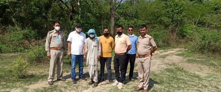 उत्तराखंड में कर्फ्यू के दौरान शेरों का शिकार कर रहा था अंतरराष्ट्रीय कुख्यात तोताराम, लेकिन आ गया STF के शिकंजे में उत्तराखंड में कर्फ्यू के दौरान शेरों का शिकार कर रहा था अंतरराष्ट्रीय कुख्यात तोताराम, लेकिन आ गया STF के शिकंजे में