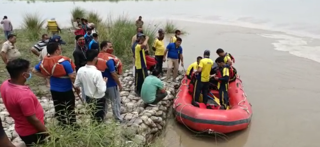 Uttarakhand : 35 परिवारों के 200 लोग रात को उफनती नदी में फंस गए, रातभर अटकी रही सांस, सवेरे हुआ रेसक्यू
