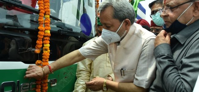 देहरादून : मुख्यमंत्री ने 5 इलेक्ट्रिक बसों को हरी झंडी दिखाई, सभी बसें हैं पूरी तरह वातानुकूलित देहरादून : मुख्यमंत्री ने 5 इलेक्ट्रिक बसों को हरी झंडी दिखाई, सभी बसें हैं पूरी तरह वातानुकूलित