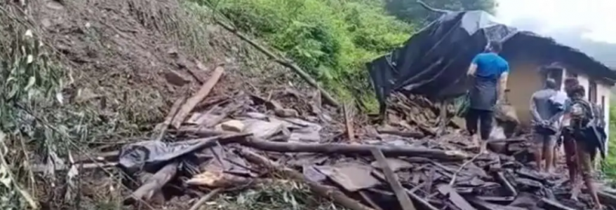 उत्तराखंड : बागेश्वर में बारिश से मकान गिरा, 3 लोग मलवे में जिंदा दफन, पालतू जानवर भी दबे