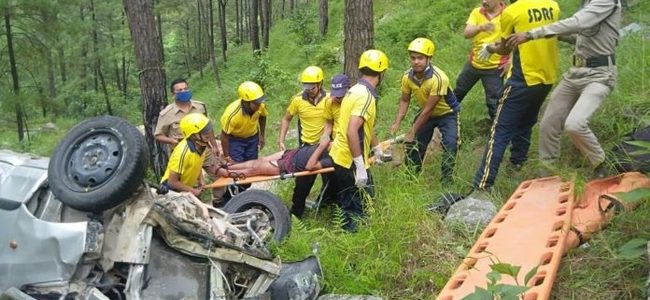 Uttarakhand भीषण सड़क हादसे में एक युवक की मौत, एक गंभीर रूप से घायल Uttarakhand भीषण सड़क हादसे में एक युवक की मौत, एक गंभीर रूप से घायल