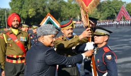 तस्वीरें : आईएमए पासिंग आउट परेड में शामिल हुए राष्ट्रपति कोविंद, 387 कैडेट्स को मिला कमीशन