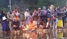 Uttarakhand तस्वीरें : जागेश्वर मंदिर में जटा गंगा आरती का भव्य आयोजन, ढोल की थाप पर तल्लीन हुए लोग