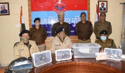 Uttarakhand चुनाव में गड़बड़ी के लिए ला रहे थे 10 तमंचे और 22 कारतूस, पुलिस के हत्थे चढ़े