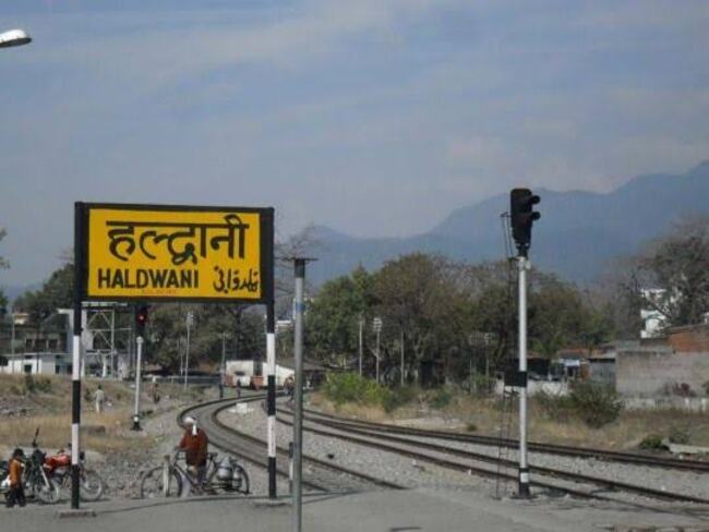 Haldwani News सुप्रीम कोर्ट ने बनभूलपुरा में रेलवे की जमीन पर अतिक्रमण हटाने का आदेश जारी कर दिया, प्रभावित परिवार प्रधानमंत्री आवास योजना के लिए आवेदन कर सकेंगे