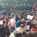 छात्रा के यौन शोषण के मामले में छात्रों के धरना प्रदर्शन के बाद जागा प्रशासन, आरोपी डॉक्टर हिरासत में, निलंबित भी किया