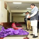 मुख्यमंत्री ने सभी जिलाधिकारियों से बेघरों के सर्दी से बचाव उपाय को कहा, खुद राजधानी में बांटे कंबल