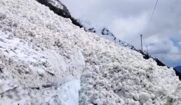 चमोली में बड़ा हादसा, ग्लेशियर टूटा, फंसे मजदूर, रेस्क्यू जारी