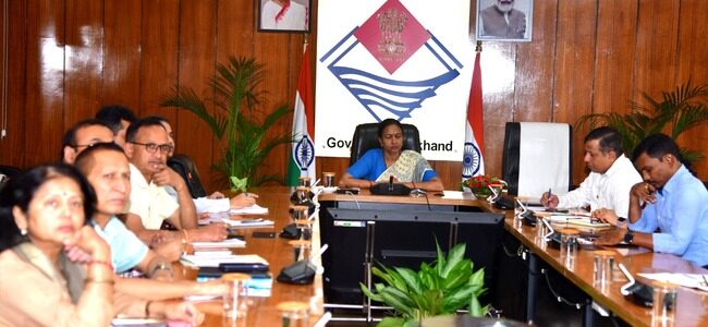 उत्तराखंड में सड़कों को गडढा मुक्त करने के लिए 450 करोड़ रूपये जारी, सड़क सुरक्षा के लिए 300 करोड़ रूपये का प्रावधान उत्तराखंड में सड़कों को गडढा मुक्त करने के लिए 450 करोड़ रूपये जारी, सड़क सुरक्षा के लिए 300 करोड़ रूपये का प्रावधान