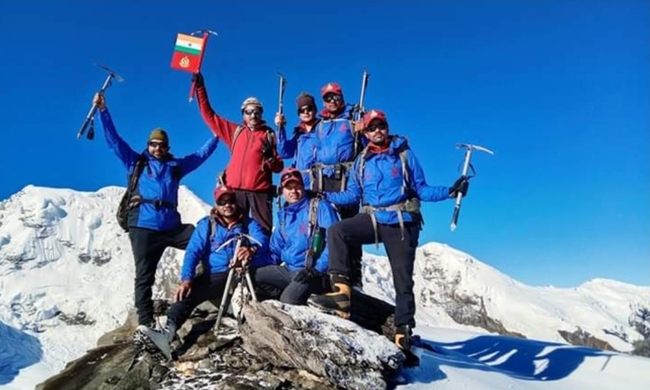 एसएसबी के अभियान दल ने 5819 मीटर ऊँचाई पर स्थित माउंट रुद्रगैरा पर्वत श्रृंखला फतह की, 8 सदस्य थे शामिल